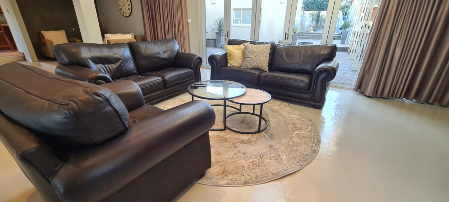 5 Bedroom Property for Sale in Gonubie Eastern Cape